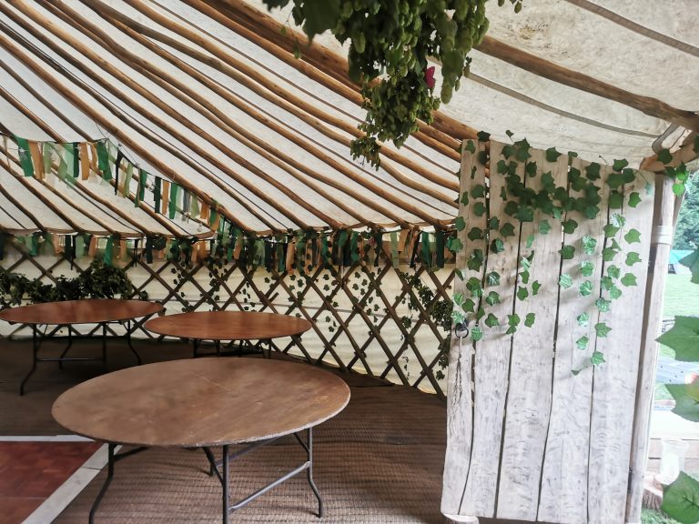 6ft Round Table undressed